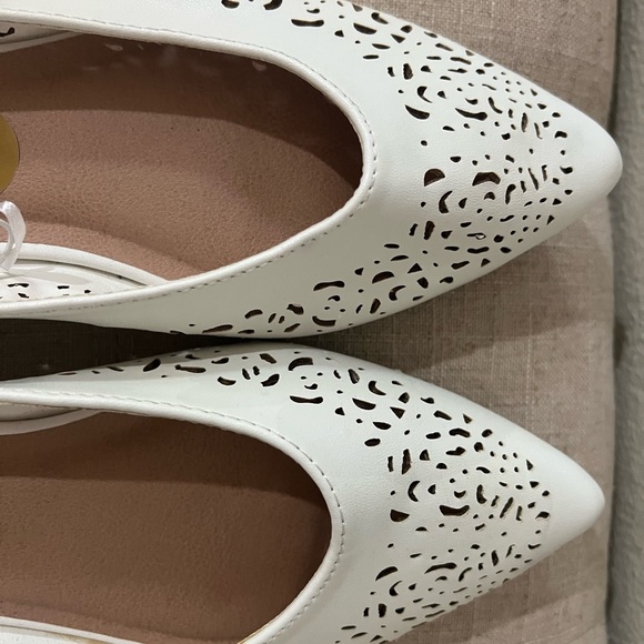 White Flats - Picture 3 of 5